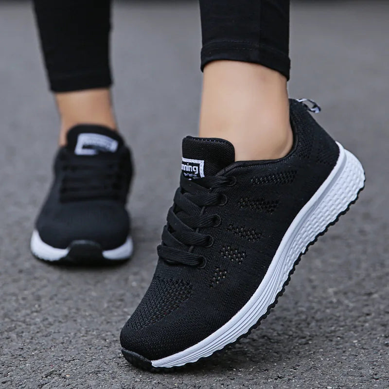 Women Run Shoes Lightweight Anti-slip Female Sports Shoes Outdoor Soft Men Sneakers Up Fashion yeezy Tennis zapatillas niño shoe