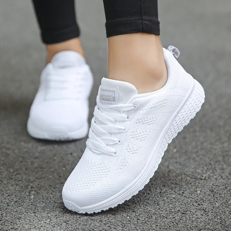 Women Run Shoes Lightweight Anti-slip Female Sports Shoes Outdoor Soft Men Sneakers Up Fashion yeezy Tennis zapatillas niño shoe